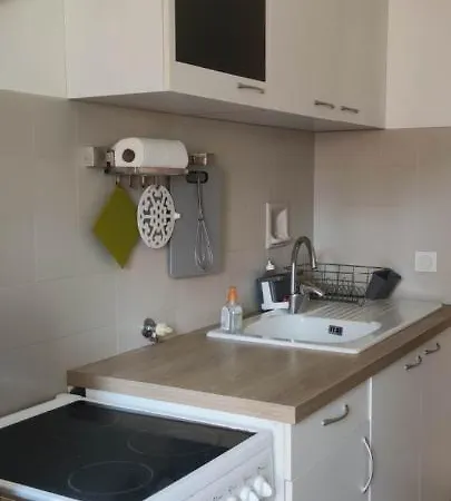 Central Studio Apartment *