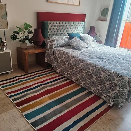 Central Studio Apartment *