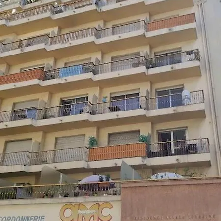 Central Studio Apartment *